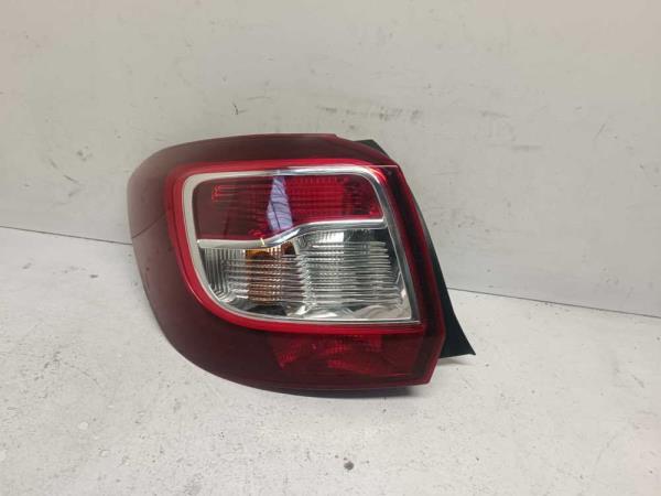 FEU ARRIERE GAUCHE DACIA - Vue 1